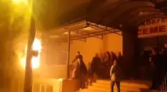 Cemevinin önündeki trafo yandı