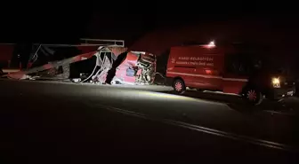 Çorum'da devrilen kamyonun sürücüsü yaralandı