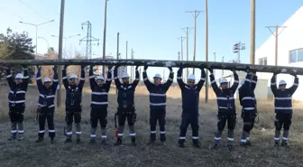 Elektrik işçileri zorlu kışa hazırlanıyor