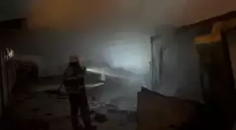 Hatay'da 6 konteyner yandı