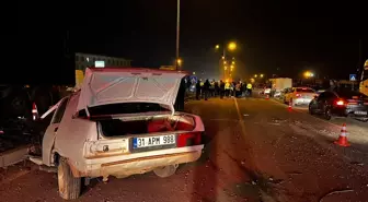Hatay'da tırla çarpışması sonucu ikiye ayrılan otomobilin sürücüsü yaralandı