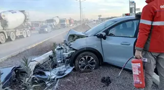 Hurdaya dönen araçtan yaralı kurtuldu