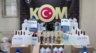 İzmir'de yılbaşı öncesi düzenlenen kaçak içki operasyonunda yakalanan 2 şüpheli tutuklandı