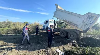 Kaş'ta izinsiz kum alımına jandarma engeli