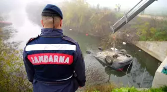 Kazada ölen arkadaşını araçta bırakıp kaçtılar