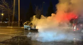 Kütahya'da seyir halindeki otomobil yandı