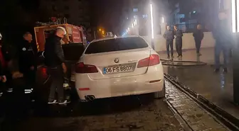 Mardin'de lüks otomobil alev alev yandı