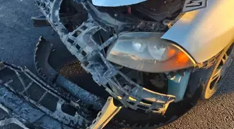 Otomobil ile kamyonet çarpıştı: 5 yaralı