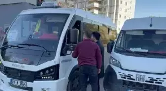 PTT kargo aracı ile dolmuş şoförünün trafik tartışması darpla bitti