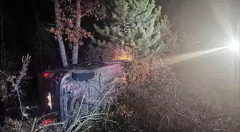 Şarampole uçan araçta bulunan 2 kişi yaralandı