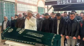 Şişli'de otomobilin kaldırıma çıkarak yayaların arasına daldığı kazada ölen kişi son yolculuğuna uğurlandı