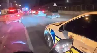 Trafikte kalan ambulansa yolu motokurye açtı; o anlar kamerada