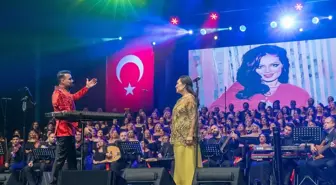 Türkan Şoray Mersin'de İyilik Korosu Konserine Katıldı