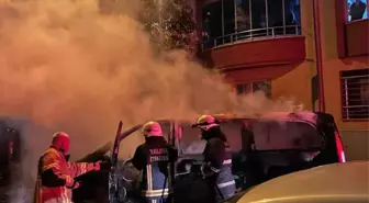 Yalova'da park edilirken yanan minibüs ile 3 araç zarar gördü