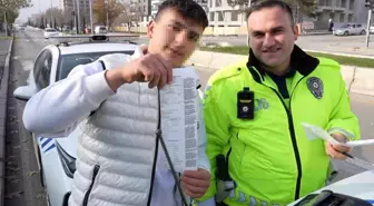 Yolcu kapısından inen ehliyetsiz sürücü drondan kaçamadı: 'Gafil avlandım' dedi, ceza makbuzuyla hatıra fotoğrafı çektirdi