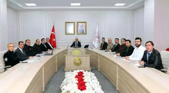 Adıyaman'da ağır ve orta hasarlı yapıların yıkım süreci konuşuldu