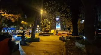 Akrabasını bıçakla öldürdü