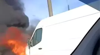 Alev alan servis minibüsü küle döndü