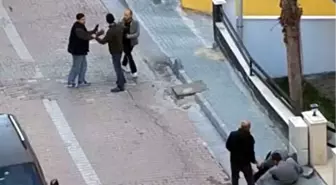 Avcılar'da hurdacıların satırlı kavgası kamerada