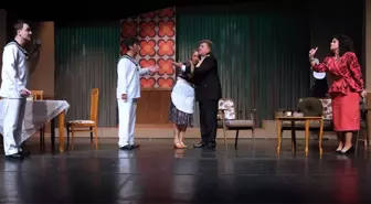 Bursa Devlet Tiyatrosu 'Süt Kardeşler' oyununun prömiyerini yaptı