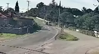 Çanakkale'de iki araç çarpıştı: Kaza anı kamerada