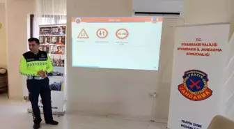 Diyarbakır'da trafik ekipleri emniyet kemeri takmanın önemini anlattı