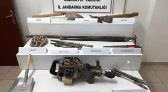 Gaziantep'te kaçak kazı yapan 4 şahsı jandarma suçüstü yakaladı