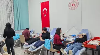 Gümüşhacıköy'de öğrencilerden Kızılay'a kan bağışı