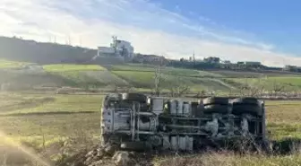 Kamyonun metrelerce sürüklendiği kazadan emniyet kemeri sayesinde yara almadan kurtuldu