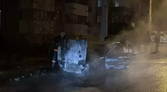 Karabük'te park halindeki otomobil yandı