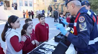 Kilis'te 'Yerli Malı Haftası'nda öğrencilere yerli ve milli araçlar tanıtıldı