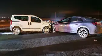 Konya'da hafif ticari araç ile otomobilin çarpıştığı kazada 8 kişi yaralandı