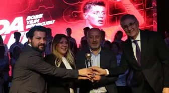 Yılın sporcusu ödülünü alan Arda Güler'in annesi ve ablasından sevinç gözyaşı
