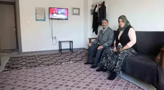 Yuvasına kavuşan depremzede vatandaş, 'Bakanımız Murat Kurum gibi şantiye şefine can kurban'