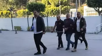 Antalya'da sahibi olduğu markette tartıştığı 2 kişiyi öldüren cinayet zanlısı adliyeye sevk edildi