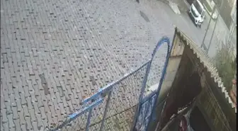 Arnavutköy'de silah zoruyla girdikleri evde iki kişiyi darbederek ziynet eşyalarını gasbeden şüpheliler yakalandı