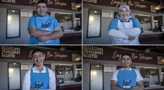 Bu kafeyi 'gülümseyen özel yüzler' ayakta tutuyor