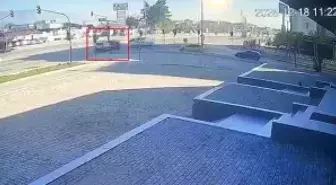 Bursa'da kırmızı ışık ihlali kazayı böyle getirdi : 2 kadın yaralı