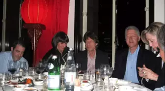 Epstein belgelerinde Clinton ve Michael Jackson dahil çok sayıda ünlü ismin fotoğrafları ortaya çıktı