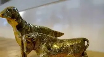 Eşinden öğrendi, dökümü sanat eserine dönüştürüyor