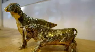 Eşinden öğrendi, dökümü sanat eserine dönüştürüyor