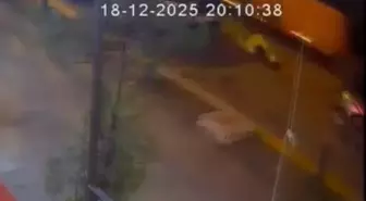 Eyüpsultan'da İETT şoförünün tartıştığı bisikletliye çarpıp kaçtığı anlar kamerada