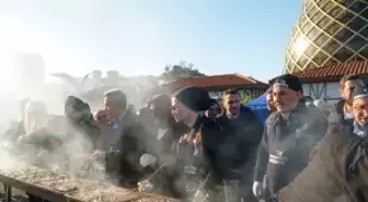 Festivalde 2 saatte 2 ton hamsi tüketildi