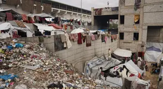 Gazze'de çöplükte yaşamak zorunda kalan Filistinliler, savaşın hâlâ sürdüğünü söyledi