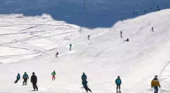 Hakkari Mergabütan Kayak Merkezi'nde sezon açıldı