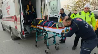 İnegöl'de hafif ticari araç ile motosikletin çarpıştığı kazada 1 kişi yaralandı