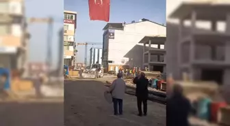 Malatya'da İşçiler Kaba İnşaatı Bitirince Halay Çekti