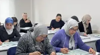 Kayseri'ye yerleşen yabancılar, Büyükşehir Belediyesinin ücretsiz kurslarında Türkçe öğreniyor