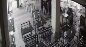 Baba ve Oğul, Küfürlü Konuşan Arkadaşlarına Bıçak ve Pala ile Saldırdı