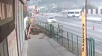 Minibüs ile çarpışan elektrikli motosikletin sürücüsü yaralandı; kaza anı kamerada